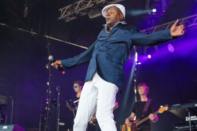 Leee John @ Nostalgie Beach Festival, picture 12, photographed by Marc Verdonck - FrontView Magazine