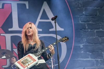 Lita Ford @ Alcatraz Metal Fest 2016, foto 4, foto's door Edwin Houdevelt - FrontView Magazine