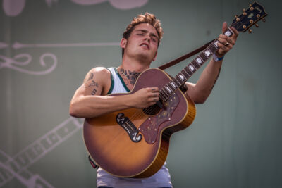Douwe Bob @ Strandfestival ZAND, foto 2, foto's door Frank Bogers - FrontView Magazine