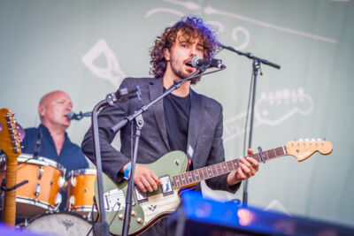 Guus Meeuwis @ Strandfestival ZAND, foto 3, foto's door Frank Bogers - FrontView Magazine