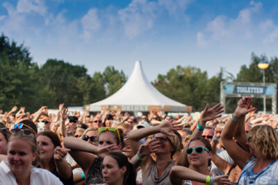 Typhoon @ Strandfestival ZAND, foto 3, foto's door Frank Bogers - FrontView Magazine