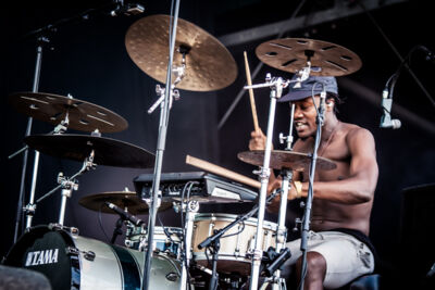 Typhoon @ Strandfestival ZAND, foto 13, foto's door Frank Bogers - FrontView Magazine