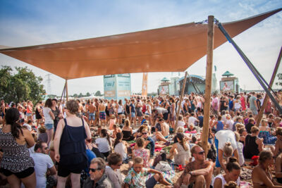 Typhoon @ Strandfestival ZAND, foto 17, foto's door Frank Bogers - FrontView Magazine
