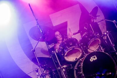 L 7 @ Muziekodroom, foto 6, foto's door Luc Luyten - FrontView Magazine