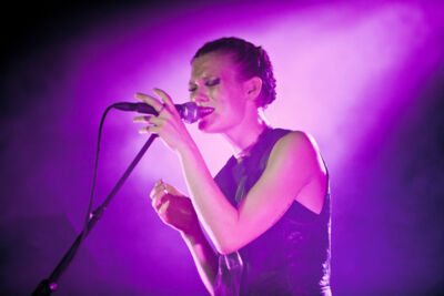Trixie Whitley @ Ten Vrede Diksmuide, picture 4, photographed by Devid Camerlynck - FrontView Magazine