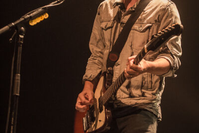 Silversun Pickups @ Het Depot, picture 2, photographed by Jan van Hecke - FrontView Magazine