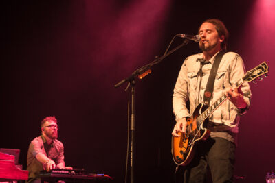 Silversun Pickups @ Het Depot, picture 9, photographed by Jan van Hecke - FrontView Magazine