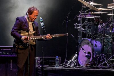 Level 42 @ 013 Tilburg, picture 5, photographed by Dieter  Boone - FrontView Magazine
