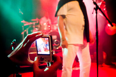 Salif Keita @ De Casino, picture 2, photographed by Davy De Blieck - FrontView Magazine