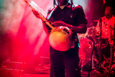 Salif Keita @ De Casino, picture 7, photographed by Davy De Blieck - FrontView Magazine