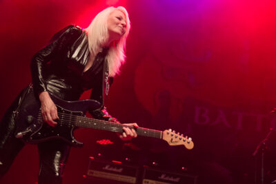 Girlschool @ 013, picture 1, photographed by Dorien Goetschalckx - FrontView Magazine