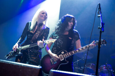 Girlschool @ 013, picture 7, photographed by Dorien Goetschalckx - FrontView Magazine