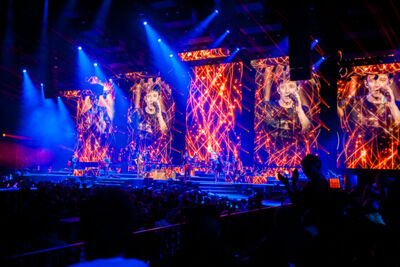 Clouseau danst @ Sportpaleis, picture 59, photographed by Dimitri Vanlommel - FrontView Magazine