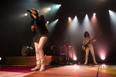 Tegan and Sara @ Trix, picture 11, photographed by Dieter  Boone - FrontView Magazine