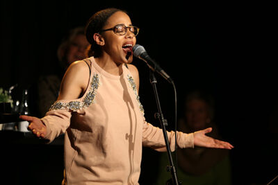 Hotel Vocal - Sandrine @ Fakkeltheater - Theatercafe, foto 8, foto's door dirk janssens - FrontView Magazine