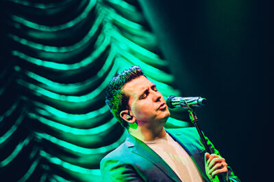 Jan Smit @ Ethias Theater, picture 10, photographed by Elke Briers - FrontView Magazine
