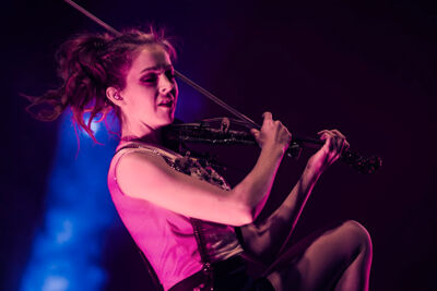 Lindsey Stirling @ Stadsschouwburg, foto 6, foto's door Jef Peeters - FrontView Magazine