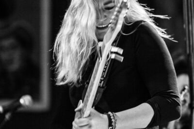 Joanne Shaw Taylor blues gig, picture 7, photographed by Raf Degeest - FrontView Magazine