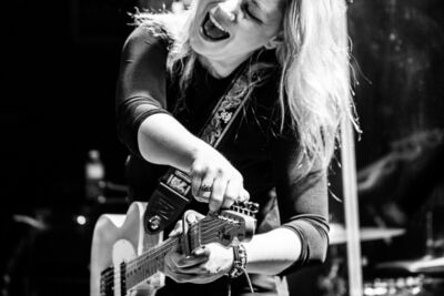 Joanne Shaw Taylor blues gig, picture 9, photographed by Raf Degeest - FrontView Magazine