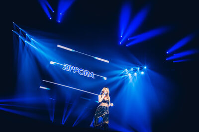 I love the 90's @ Ethias Arena, picture 1, photographed by Elke Briers - FrontView Magazine