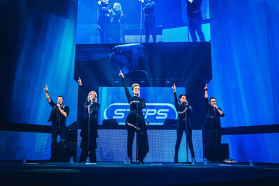 I love the 90's @ Ethias Arena, picture 22, photographed by Elke Briers - FrontView Magazine