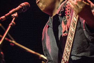 Meshell Ndegeocello + Roselien @ Het Depot, picture 3, photographed by Jan van Hecke - FrontView Magazine