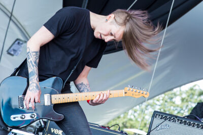 Mobina Galore @ Groezrock 2017, foto 3, foto's door Dorien Goetschalckx - FrontView Magazine