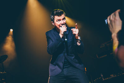 Rick Astley @ Stadsschouwburg Antwerpen, picture 8, photographed by Elke Briers - FrontView Magazine