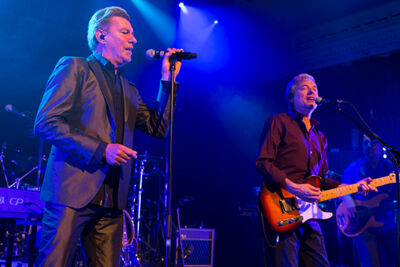 Soulsister @ De Casino, picture 2, photographed by dirk janssens - FrontView Magazine