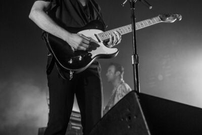 The Kooks @ 013, picture 4, photographed by Erwin Evrard - FrontView Magazine