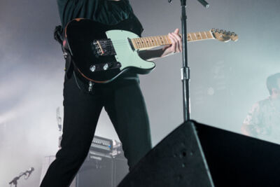 The Kooks @ 013, picture 15, photographed by Erwin Evrard - FrontView Magazine