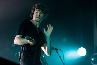 The Kooks @ 013, picture 18, photographed by Erwin Evrard - FrontView Magazine