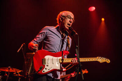 Raymond van het Groenewoud 40 jaar meisjes @ Het Depot, picture 1, photographed by Raf Degeest - FrontView Magazine