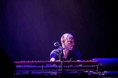 Raymond van het Groenewoud 40 jaar meisjes @ Het Depot, picture 12, photographed by Raf Degeest - FrontView Magazine