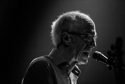 Raymond van het Groenewoud 40 jaar meisjes @ Het Depot, picture 16, photographed by Raf Degeest - FrontView Magazine