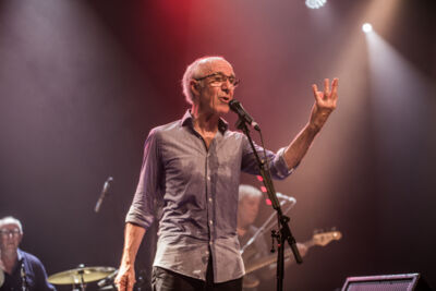 Raymond van het Groenewoud 40 jaar meisjes @ Het Depot, picture 25, photographed by Raf Degeest - FrontView Magazine