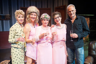 Het Kerkhofclubje @ Fakkeltheater - Rode zaal, picture 25, photographed by Goele Bormans - FrontView Magazine