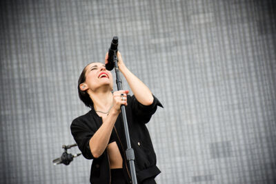 Savages @ Mainsquare Festival 2017, foto 1, foto's door Magali Decamps - FrontView Magazine