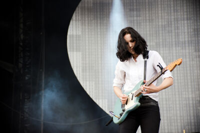 Savages @ Mainsquare Festival 2017, foto 2, foto's door Magali Decamps - FrontView Magazine