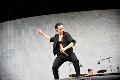 Savages @ Mainsquare Festival 2017, foto 3, foto's door Magali Decamps - FrontView Magazine