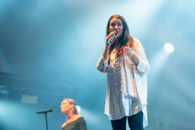 Hooverphonic @ Beleuvenissen, picture 10, photographed by Kurt Jacobs - FrontView Magazine