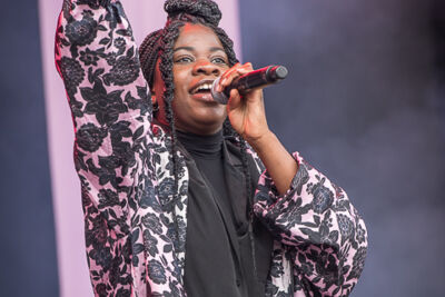 Coely @ Suikerrock 2017, picture 7, photographed by Jan van Hecke - FrontView Magazine