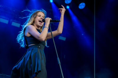 Laura Tesoro @ Suikerrock, picture 3, photographed by Erwin Evrard - FrontView Magazine