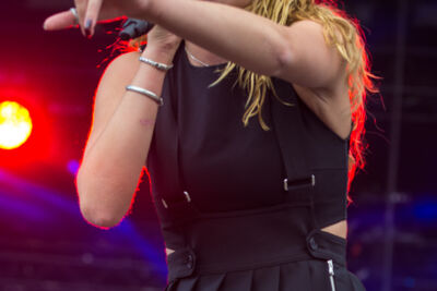 Laura Tesoro @ Suikerrock, picture 6, photographed by Erwin Evrard - FrontView Magazine