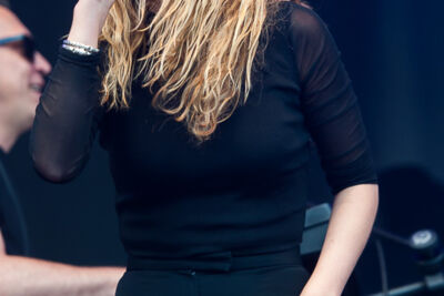 Laura Tesoro @ Midsummerfest Wommelgem, picture 2, photographed by Goele Bormans - FrontView Magazine