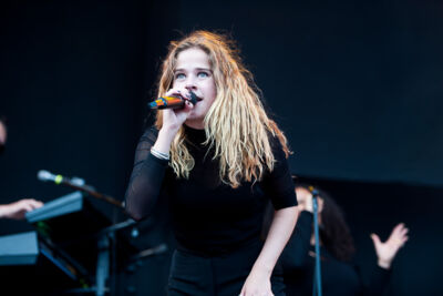Laura Tesoro @ Midsummerfest Wommelgem, picture 3, photographed by Goele Bormans - FrontView Magazine