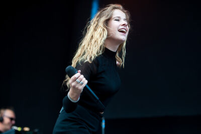 Laura Tesoro @ Midsummerfest Wommelgem, picture 8, photographed by Goele Bormans - FrontView Magazine
