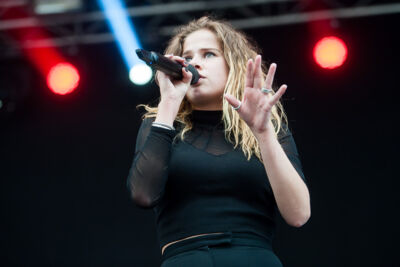 Laura Tesoro @ Midsummerfest Wommelgem, picture 12, photographed by Goele Bormans - FrontView Magazine