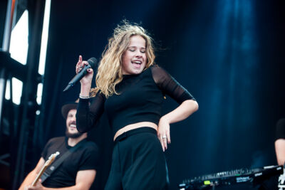 Laura Tesoro @ Midsummerfest Wommelgem, picture 16, photographed by Goele Bormans - FrontView Magazine