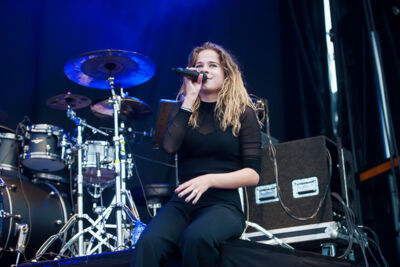 Laura Tesoro @ Midsummerfest Wommelgem, picture 20, photographed by Goele Bormans - FrontView Magazine